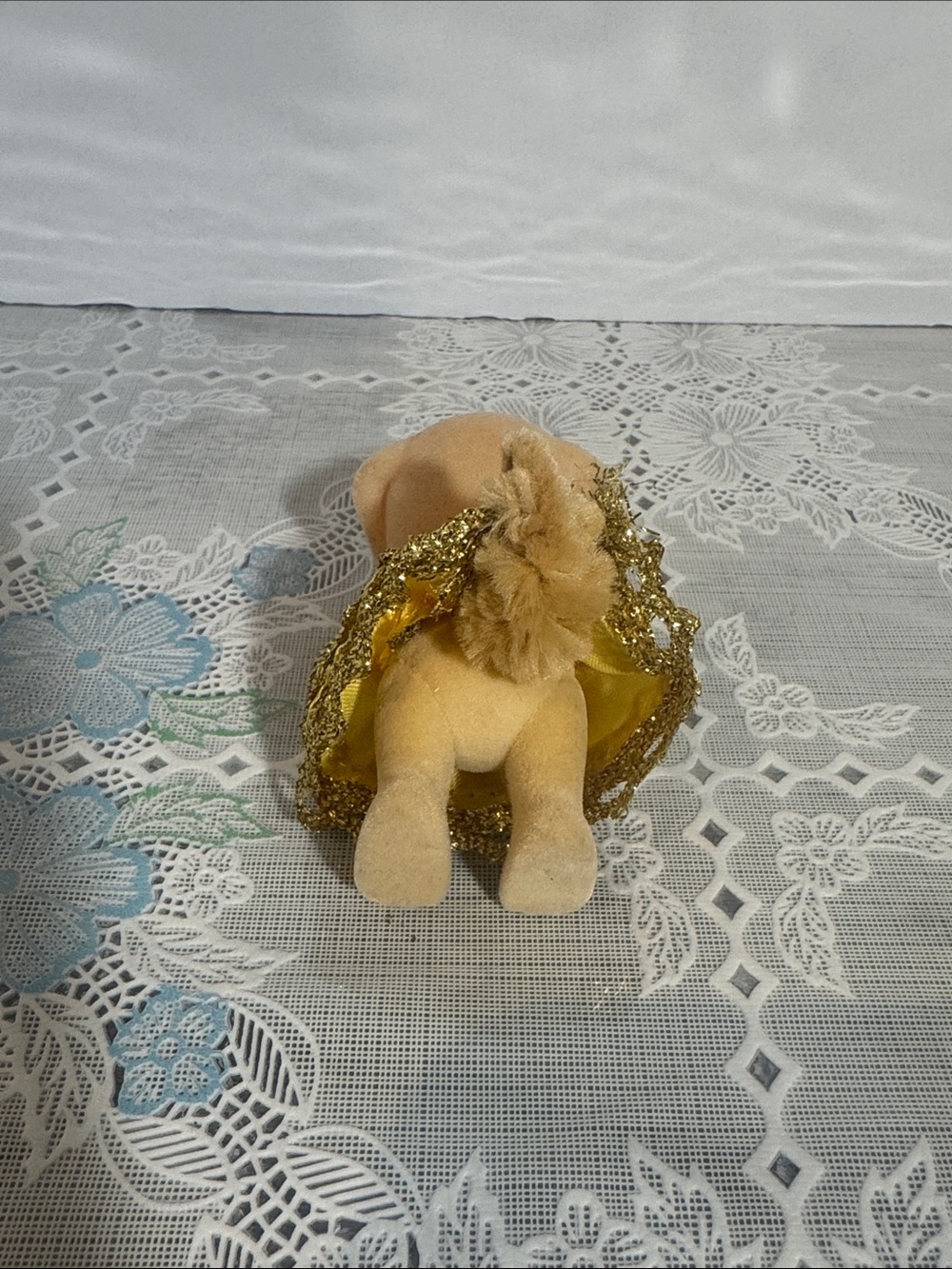 Yellow Labrador Sister Fancy Dress Sylvanian Family Calico Critters gold dress - Picture 3 of 4